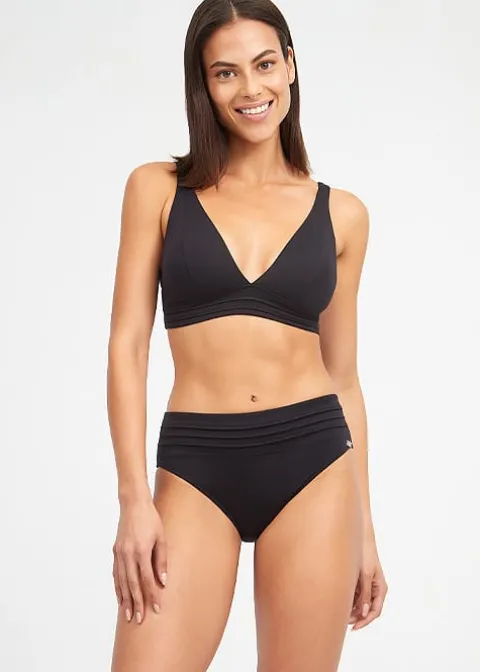 Nuria Ferrer Olivia V Neck Bikini